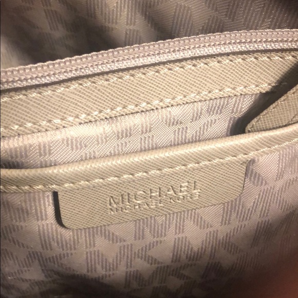 Michael Kors Jet Set Saffiano Top Zip LG Tote - Picture 4 of 4